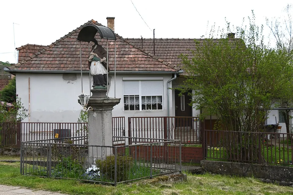 Árpád-kori földvár
