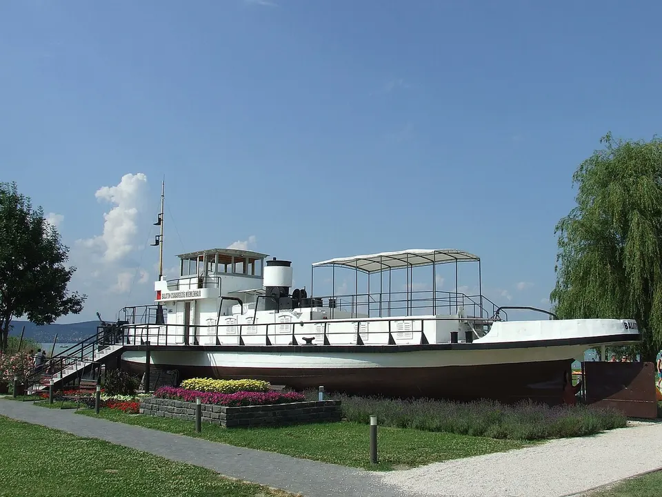 Balaton Csavargőzös Műemlékhajó