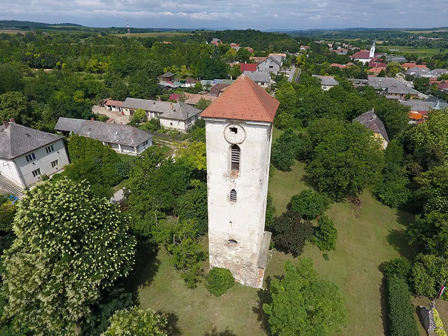 Középkori torony
