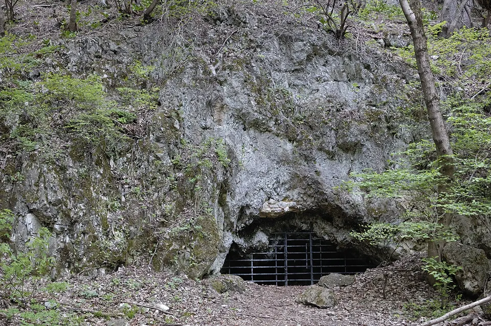Dreidärrischenhöhle