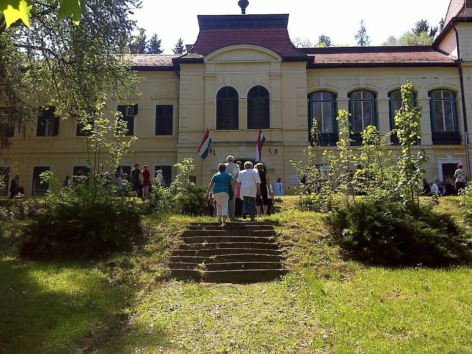 Almásy-kastély