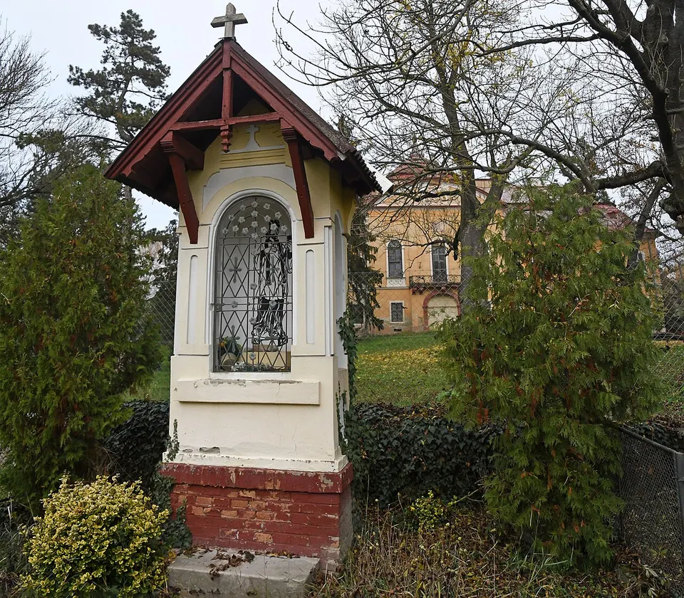 Zichyovský kaštieľ