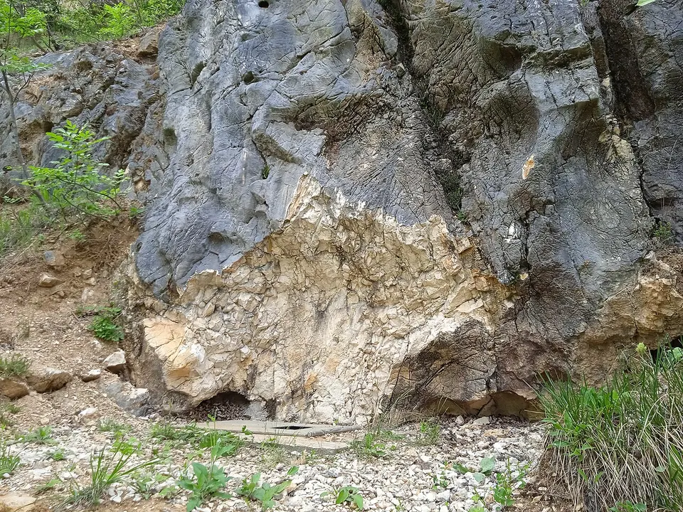 Vértessomlói-barlang