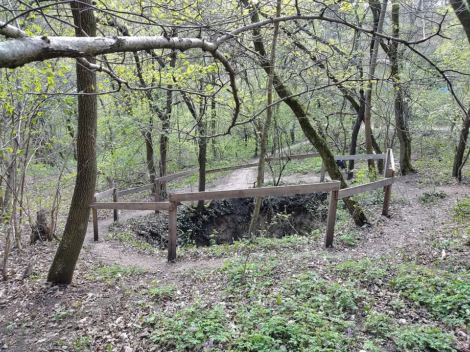 Farkas-völgyi-víznyelőbarlang