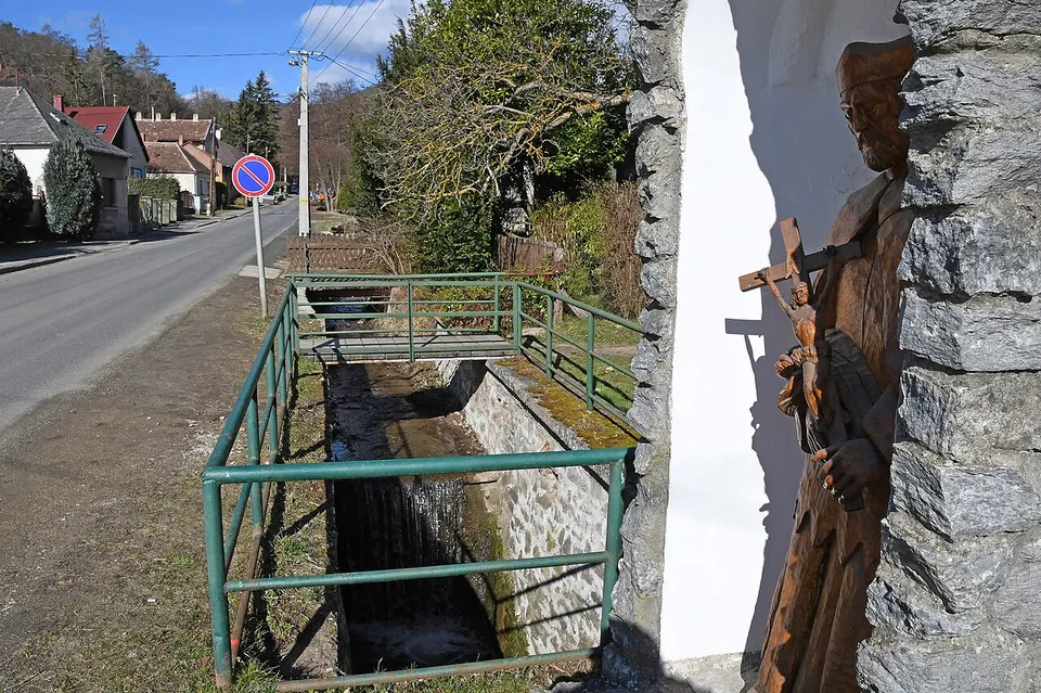 Vasfüggöny látogatóközpont