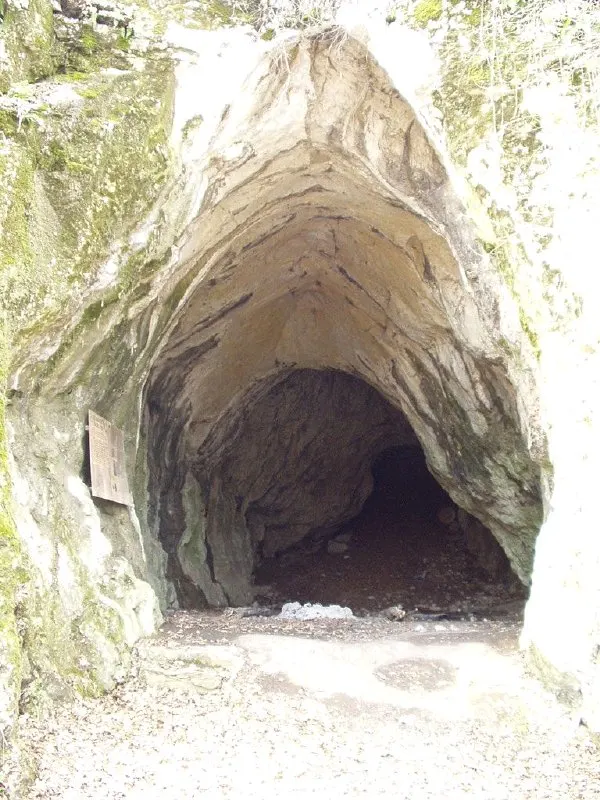 Király-kúti-sziklaüreg