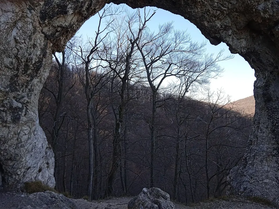 Vaskapui Átjáró-barlang